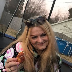 Meet your Posher, Angela